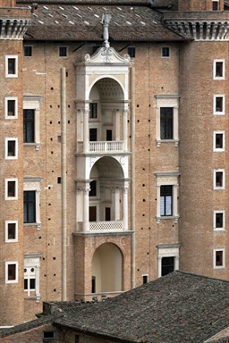 Facciata del Palazzo ducale coi Torricini, uno dei più interessanti esempi architettonici ed artistici dell