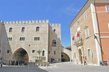 Veduta del Palazzo del Podestà e del Palazzo del Comune