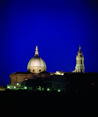 Veduta notturna della Basilica di Loreto