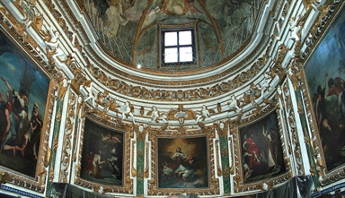 Particolare della tribuna della Chiesa di Santa Lucia con le opere di Pasqualino Rossi