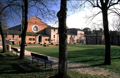 Abbazia di S. Maria di Chiaravalle di Fiastra, sede del Museo Archeologico e del Museo della Civiltà Contadina