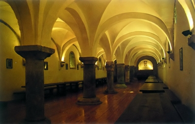 Sala refettorio nell'abbazia di S. Maria di Chiaravalle di Fiastra
