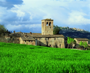Panorama di Amandola con veduta della Chiesa dei SS. Ruffino e Vitale