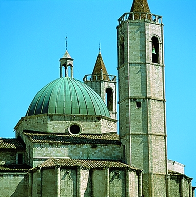 Particolare della cupola e delle torri campanarie della Chiesa di San Francesco