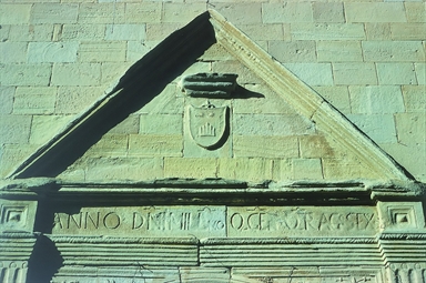Particolare del portale della Chiesa di San Benedetto