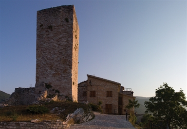 Torre isolata, nota anche come Torre di Pierosara