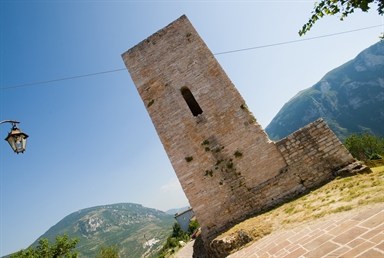 Torre isolata, nota anche come Torre di Pierosara