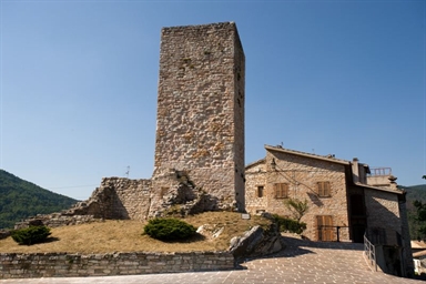 Torre isolata, nota anche come Torre di Pierosara
