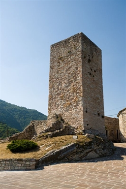 Torre isolata, nota anche come Torre di Pierosara