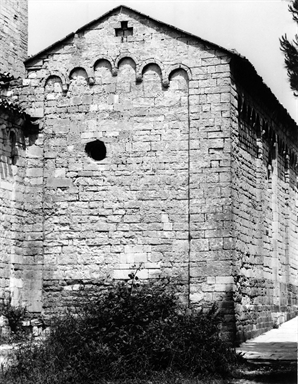 Chiesa di Santa Maria in Portonovo nel Parco regionale del Monte Conero