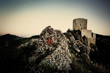 Rovine del castello di Pietrarubbia