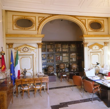 Una delle sale del Palazzo Mengoni-Ferretti, sede della Biblioteca