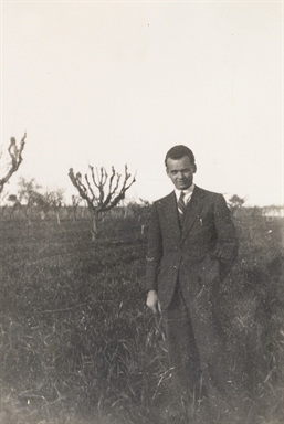 Alberto Renzi ritratto lungo la Valdaso