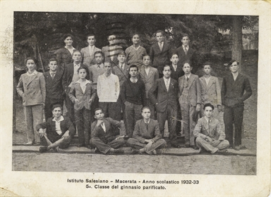 Anno scolastico 1932-1933, Istituto Salesiano di Macerata, 5^ classe del ginnasio parificato. Il quarto nella seconda fila dall'alto è Enrico Craia