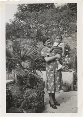 Maria Antonietta Ciarrocchi con bimbo in braccio