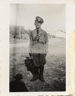 Militare ritratto in divisa