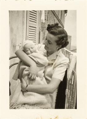 Ritratti di Maria Adele Ciarrocchi con Nazzareno Ciarrocchi in braccio