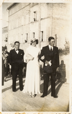 Federico Caselli che accompagna sua sorella Romilda il giorno delle nozze