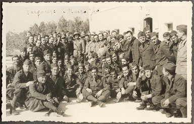 Militari ritratti a Gargaresh, Libia