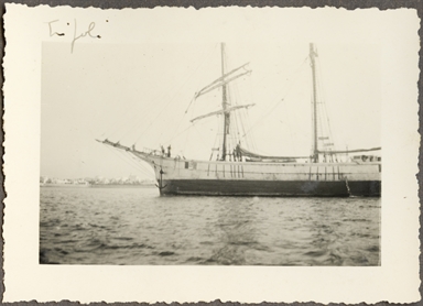 Veliero italiano ormeggiato al porto