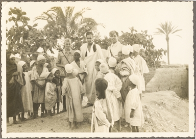 Militari, bambini e civili in Libia