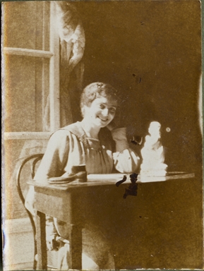 Ritratto di Tita Valori nella casa di Montefiore dell'Aso