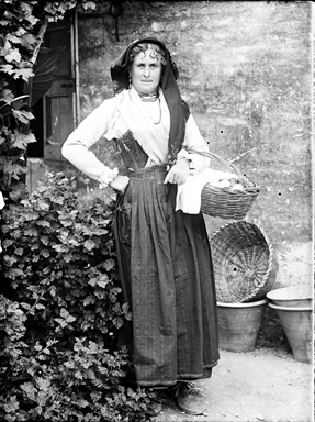 Ritratto di donna con cesto di uova