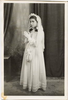 Ritratto di Annamaria Manganelli nel giorno della sua Prima Comunione