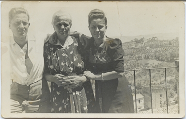 Nerina Vittorangeli con i figli Giuseppe ed Anna Del Zozzo