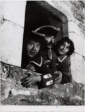 Olivier Hussenot, Nerio Bernardi e Gerard Philippe nel film 