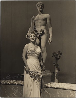 Andreina Pagnani in una scena dell'opera Elena, o La gioia di vivere di Andre Roussin e Madeleine Gray, diretta da B. L. Randone, 1954 ca.