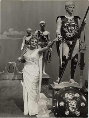Andreina Pagnani in una scena dell'opera Elena, o La gioia di vivere di Andre Roussin e Madeleine Gray, diretta da B. L. Randone, 1954 ca.