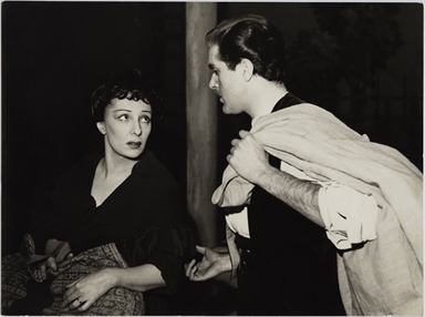 Andreina Pagnani nell'opera teatrale Lazzaro di Luigi Pirandello, regia di Mario Ferrero 1952
