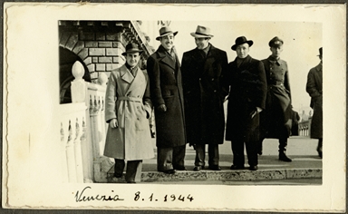 Duilio Baronti, il terzo da sinistra, ritratto a Venezia insieme a tre colleghi