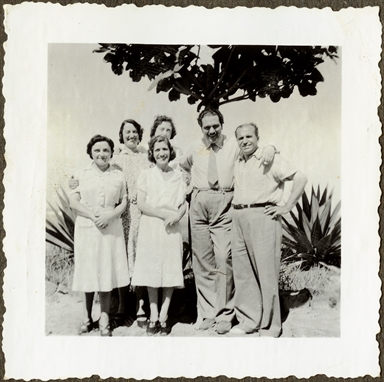 Foto di gruppo con Duilio Baronti, secondo da destra