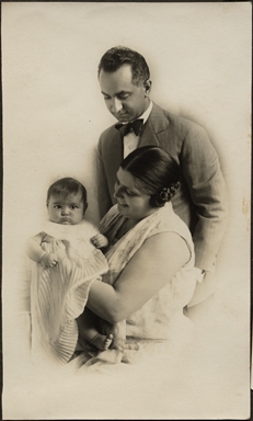 Ritratto di Duilio Baronti neonato, con i genitori