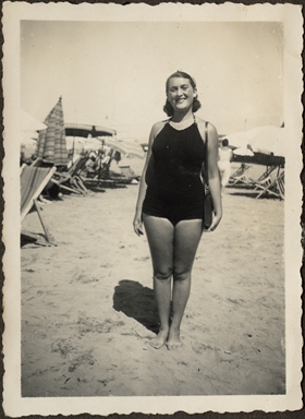 Ritratto di donna sulla spiaggia