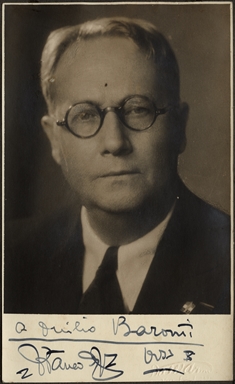 Ritratto di uomo con gli occhiali