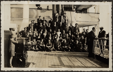 Ritratto di gruppo su una nave