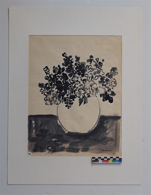 Fiori nel vaso bianco